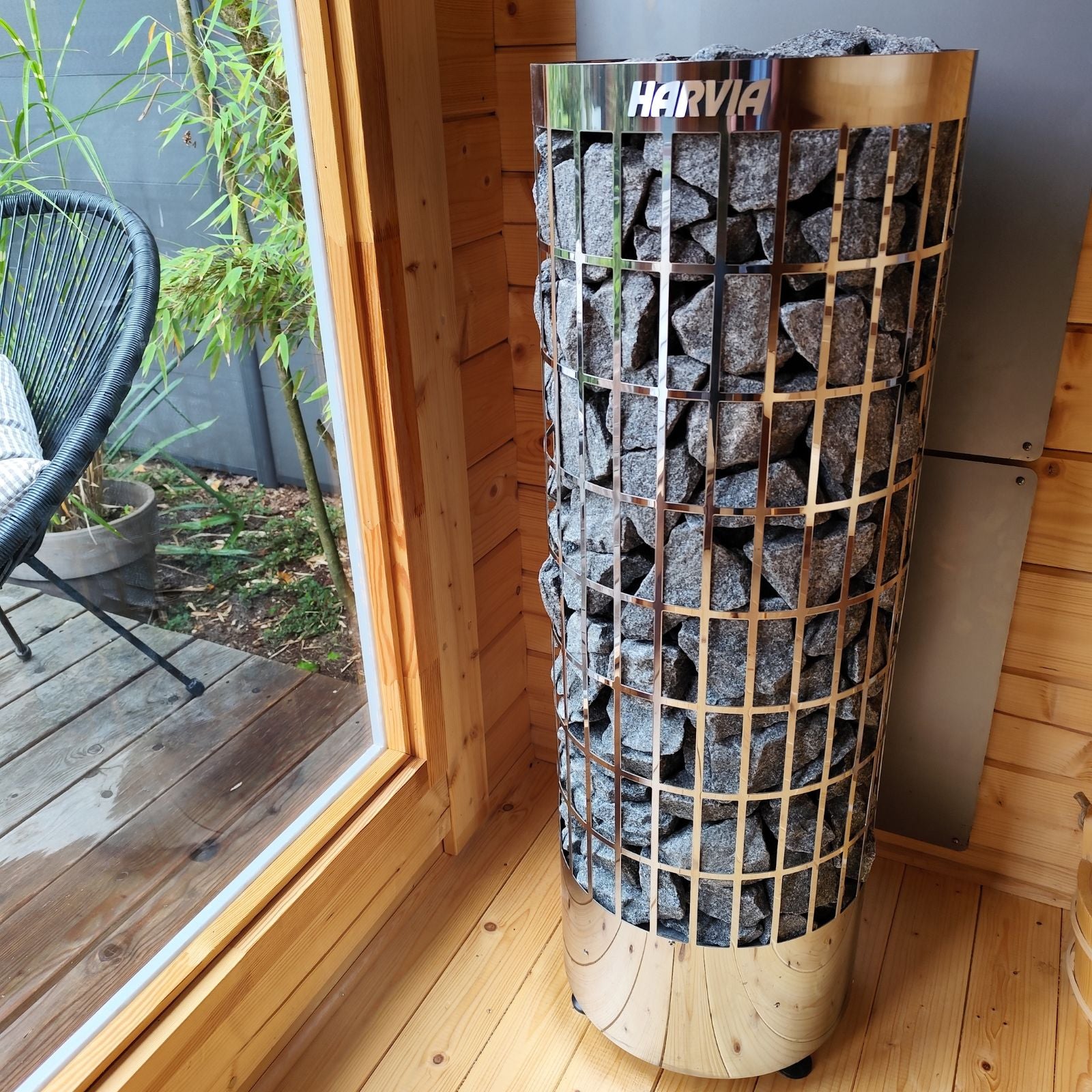 Blockbohlensauna Higi XL mit leistungsstarkem Harvia Cilindro Elektroofen