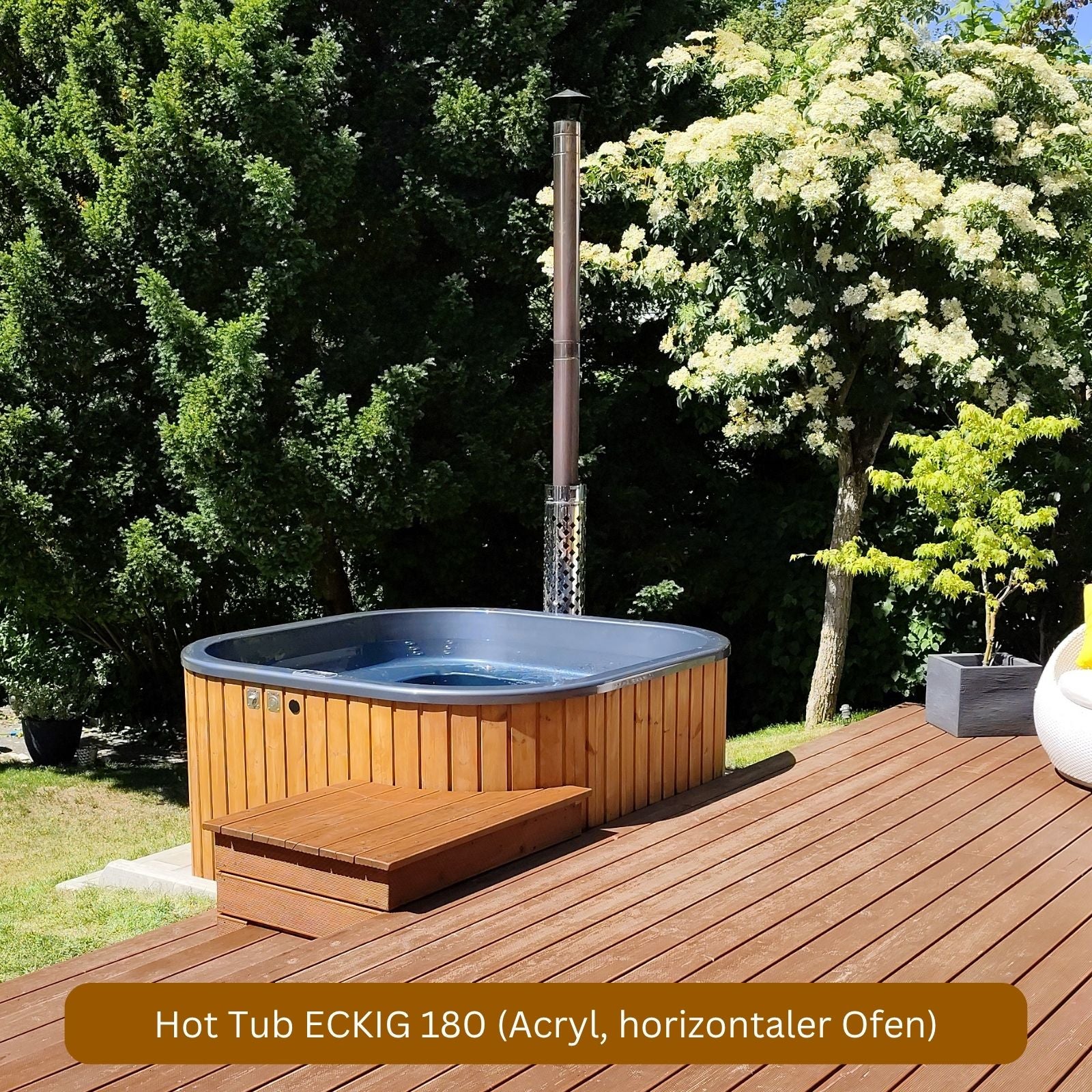 Hot Tub ECKIG 180 (Acryl, horizontaler Ofen) passt ideal an eine Terrasse