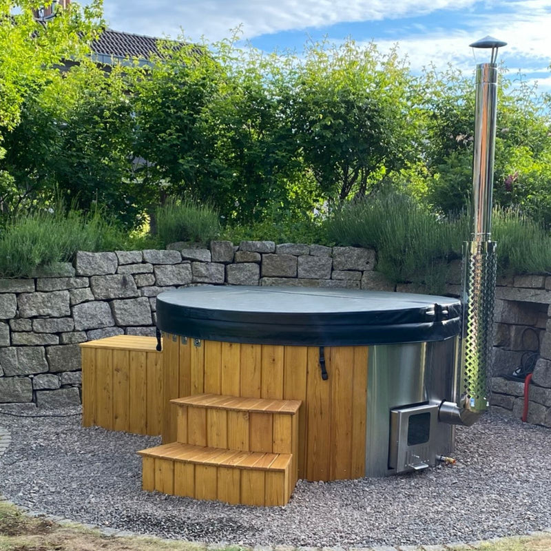 Hot Tub RUND 200 mit Acrylwanne und integriertem Holzofen