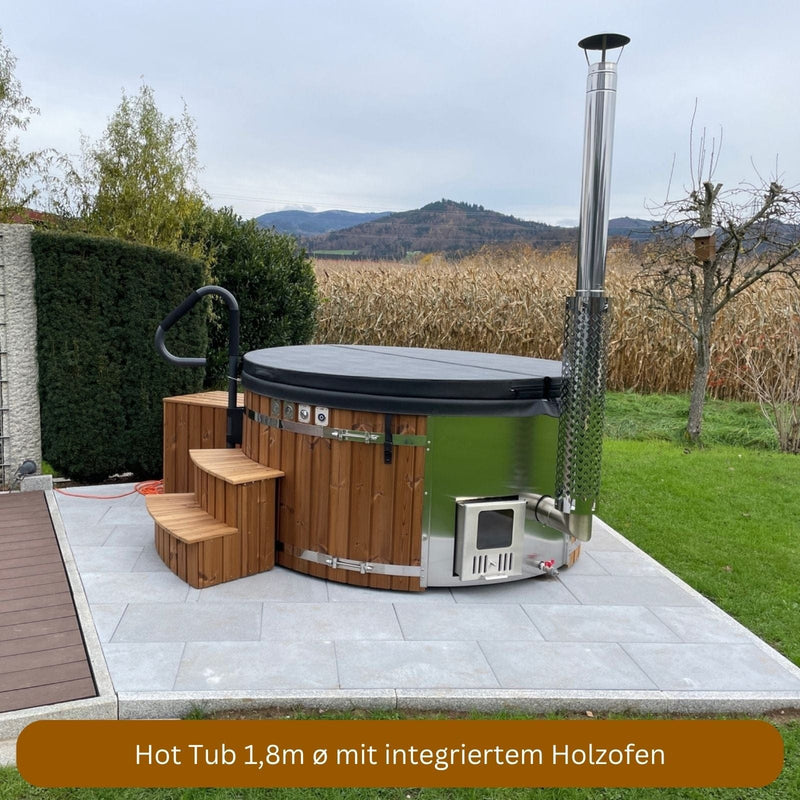 Hot Tub RUND 180 mit Acrylwanne und integriertem Holzofen im Garten